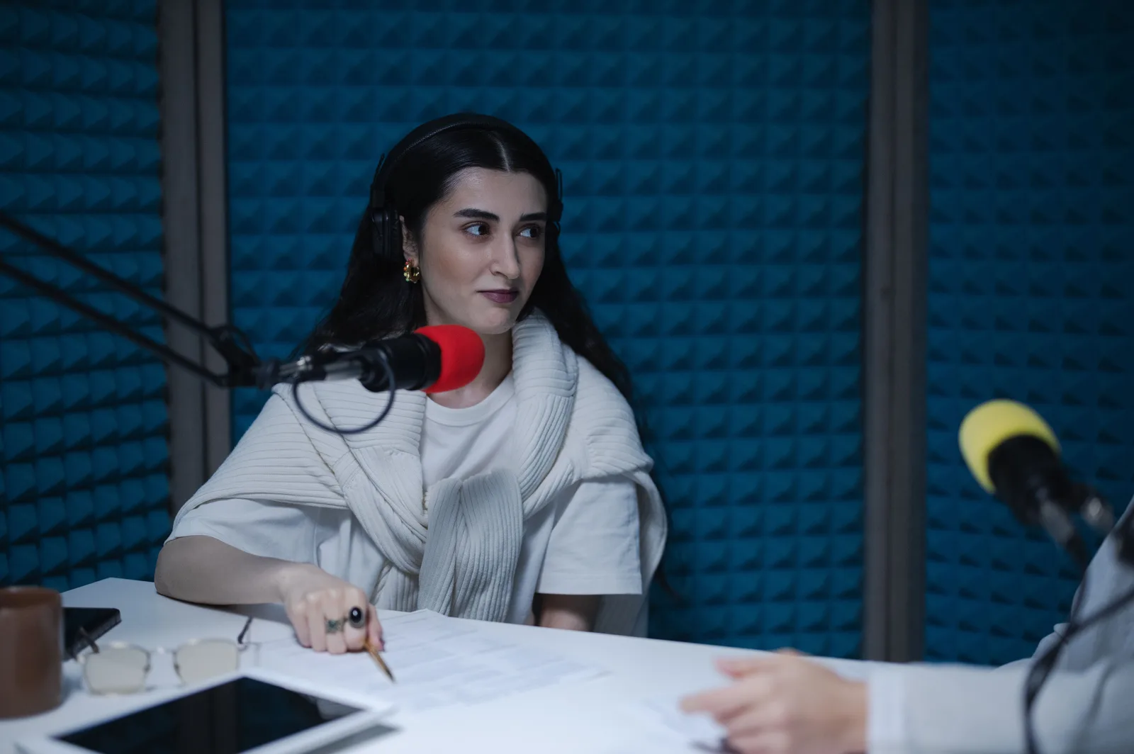 AI bilan IELTS Speaking mashqi: gaplashadigan odam bo'lmaganda ravonlikni qanday oshirish kerak