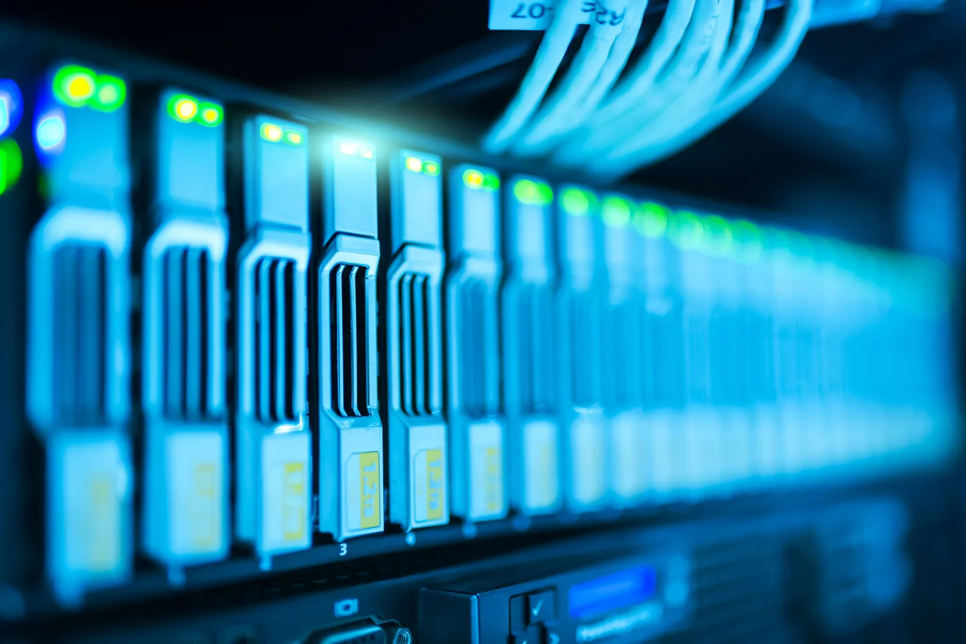 Server uskunasining yaqindan olingan surati